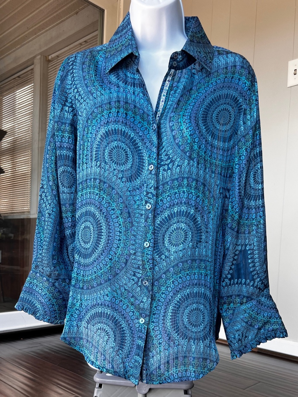 Beautiful 100% Silk Robert Graham Blue Green Mandala Blouse Small Button Up